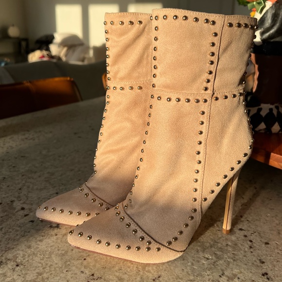 Heel Boots - Picture 2 of 6